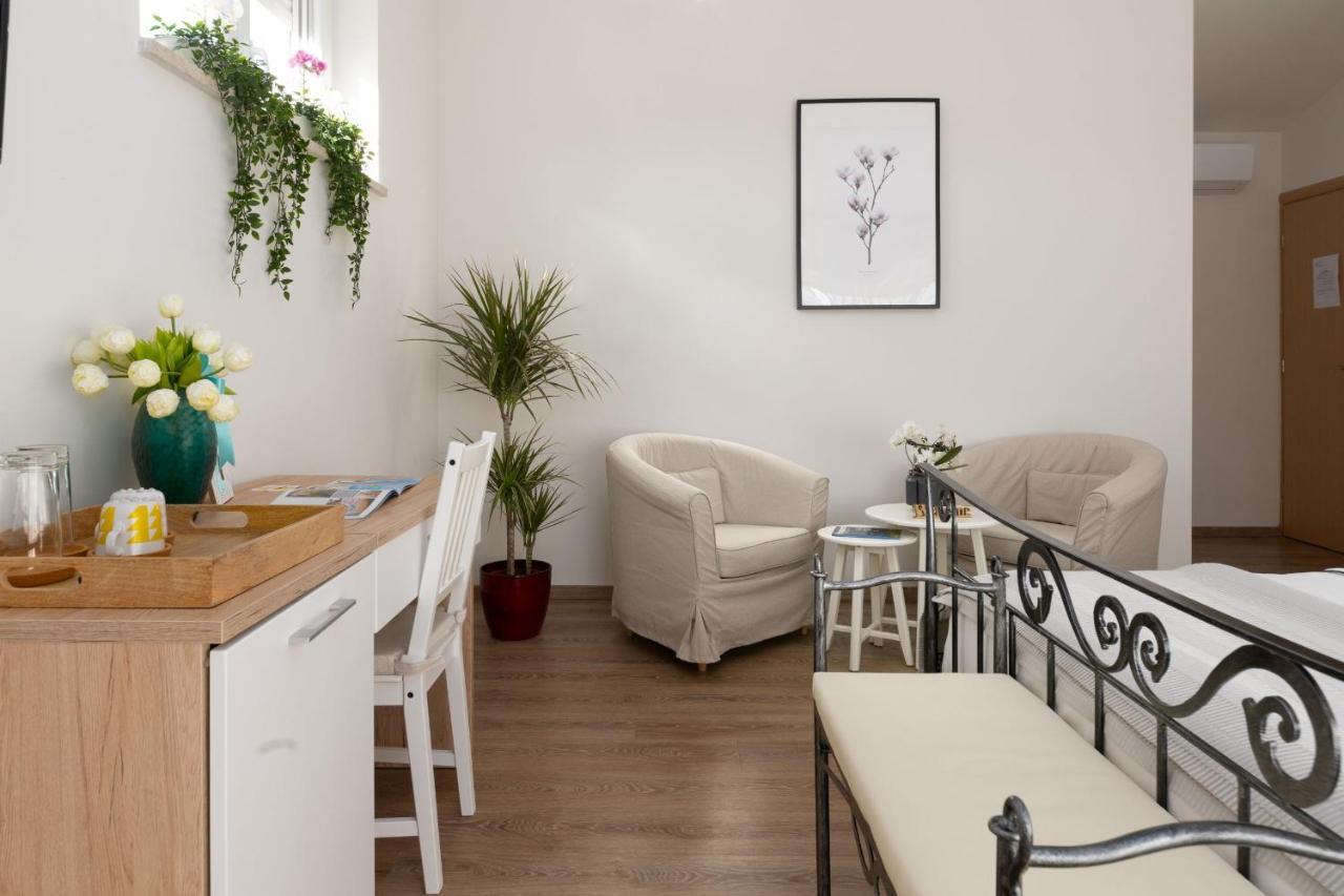 Rooms Karolina Funtana Εξωτερικό φωτογραφία