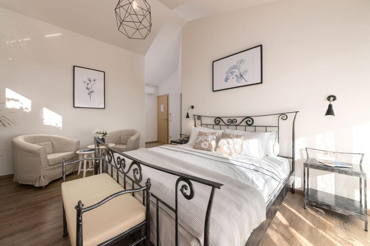 Rooms Karolina Funtana Εξωτερικό φωτογραφία