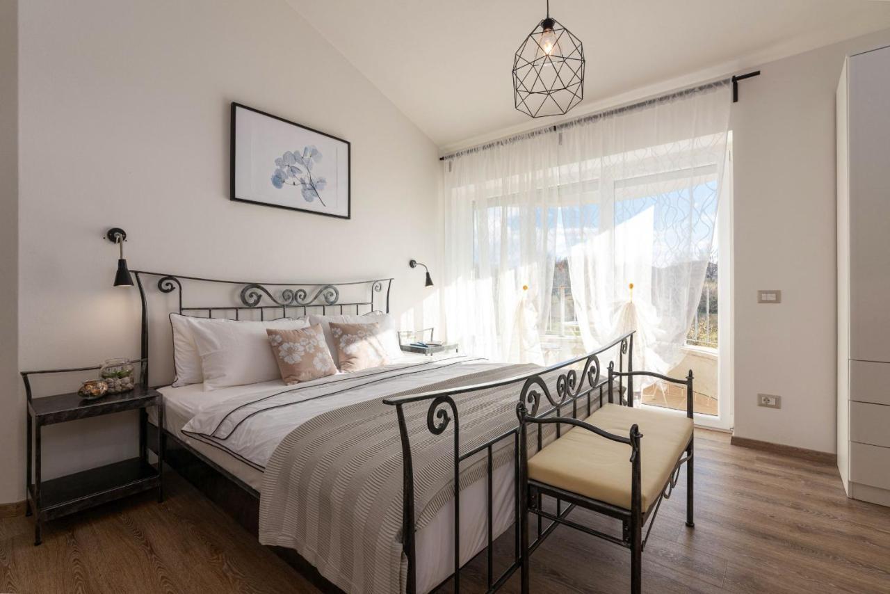 Rooms Karolina Funtana Εξωτερικό φωτογραφία