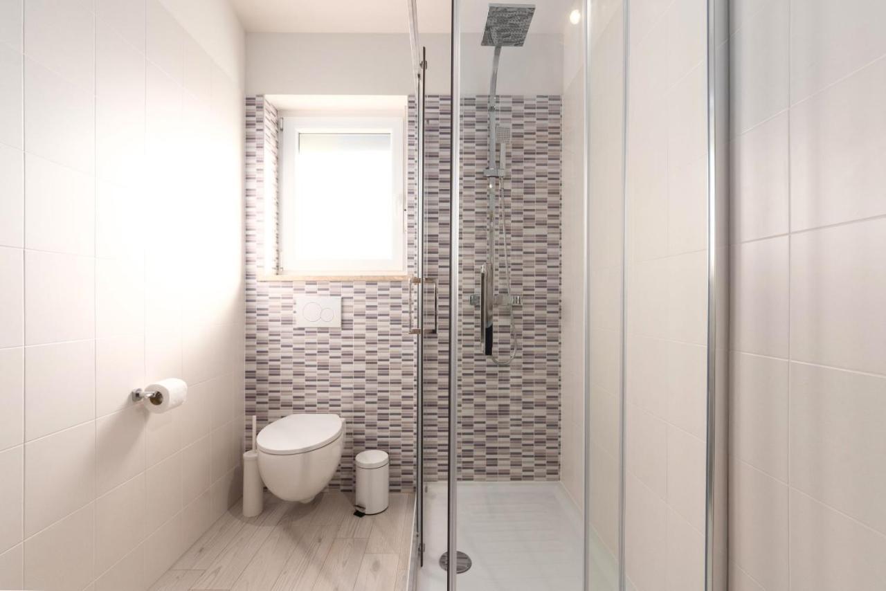 Rooms Karolina Funtana Εξωτερικό φωτογραφία